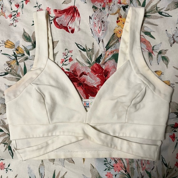 Solemio White Crop Tank w/ Small Cut Outs - Picture 4 of 8